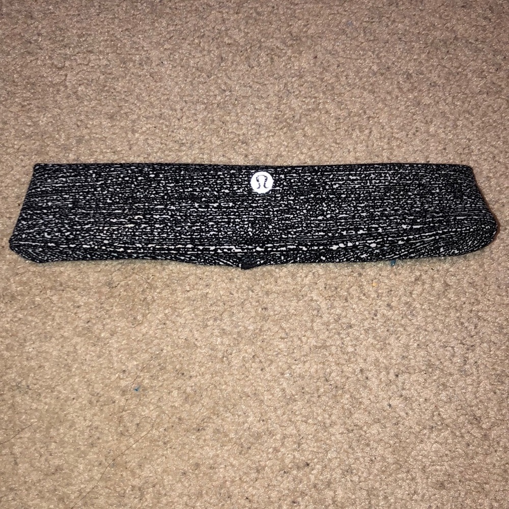 Lululemon black and white headband